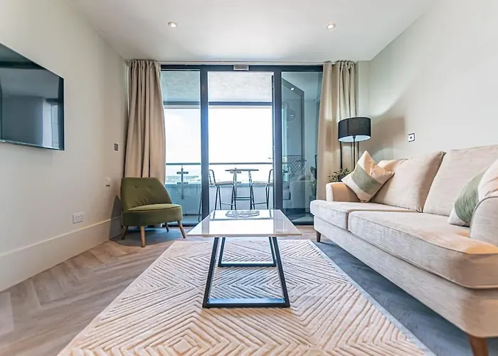 Luxurious 1 Bed - River View