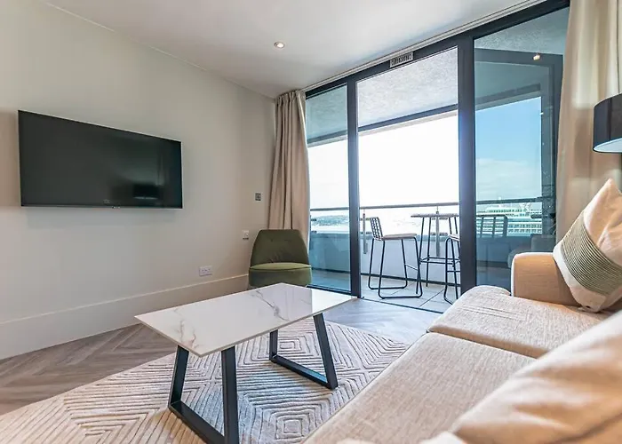 Luxurious 1 Bed - River View